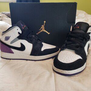 NIKE JORDAN 1 MID SE SIZE 7 w/box